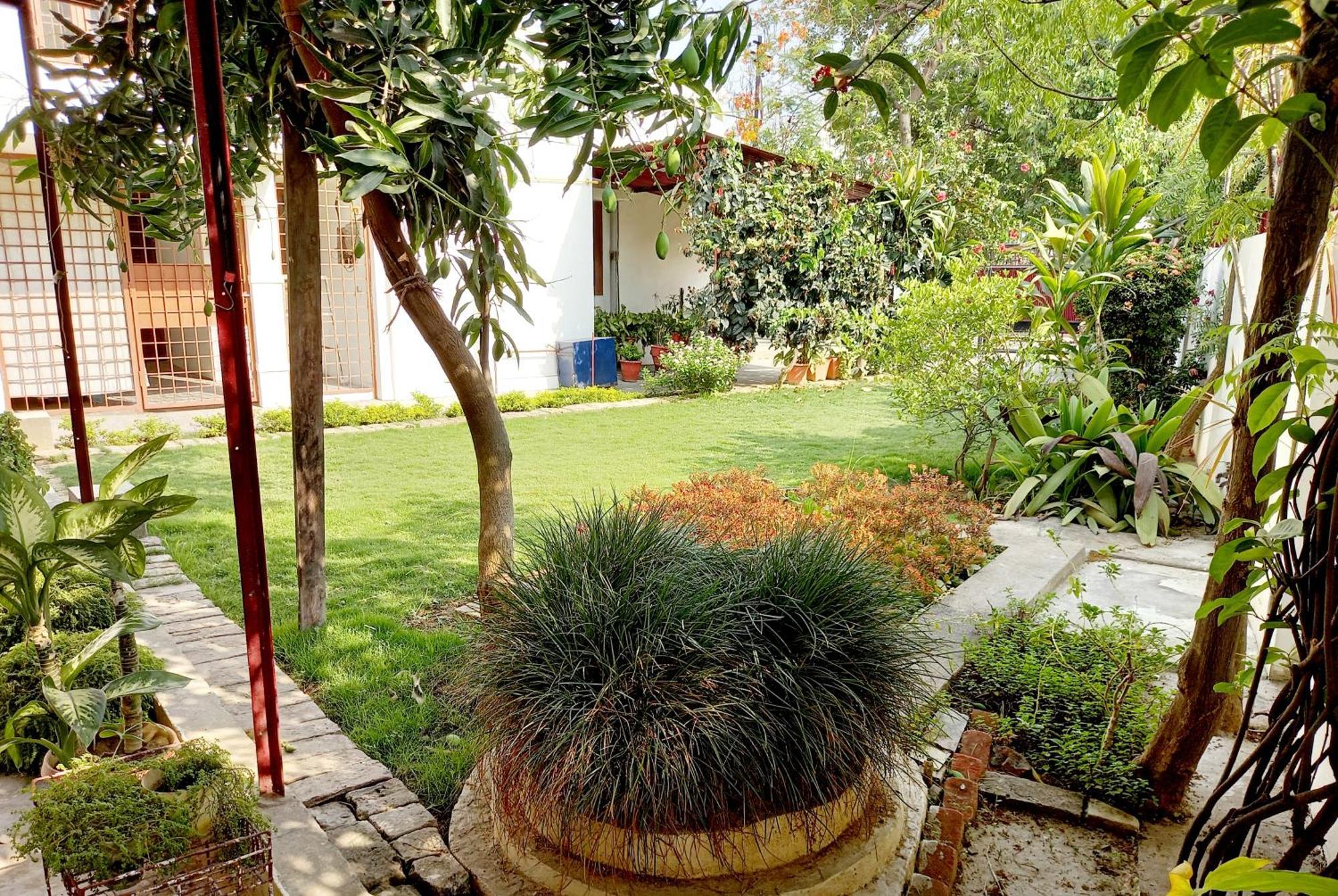 Garden View Residency Bed & Breakfast ลัคเนา ภายนอก รูปภาพ